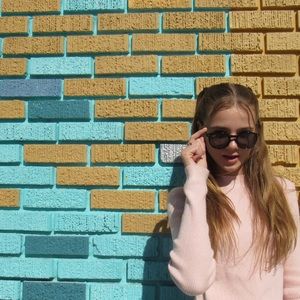 Meet your Posher, Clauida